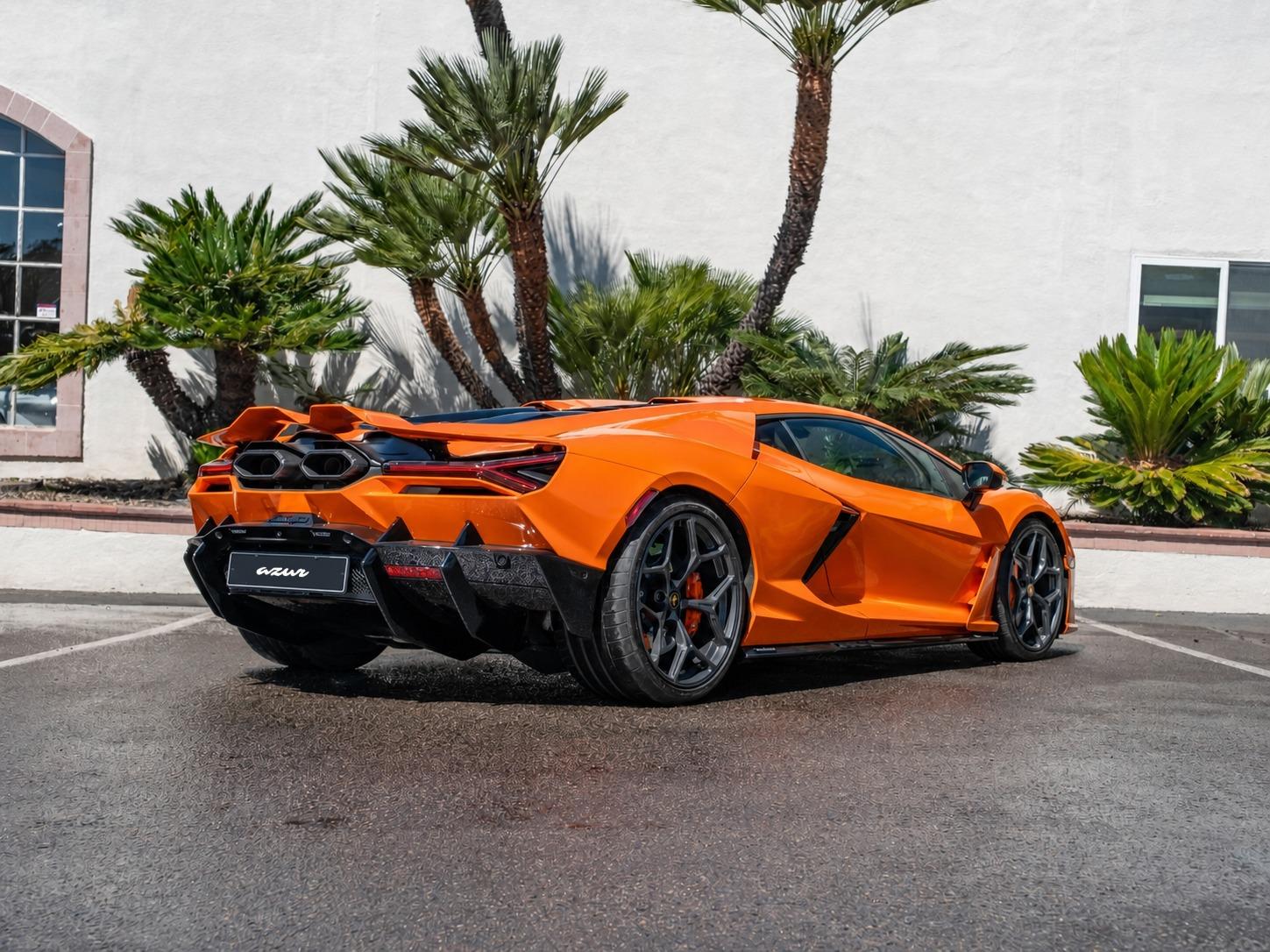 Lamborghini Revuelto orange, vue arrière trois quarts
