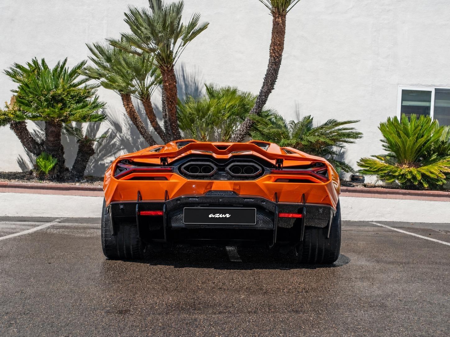 Lamborghini Revuelto orange, vue arrière