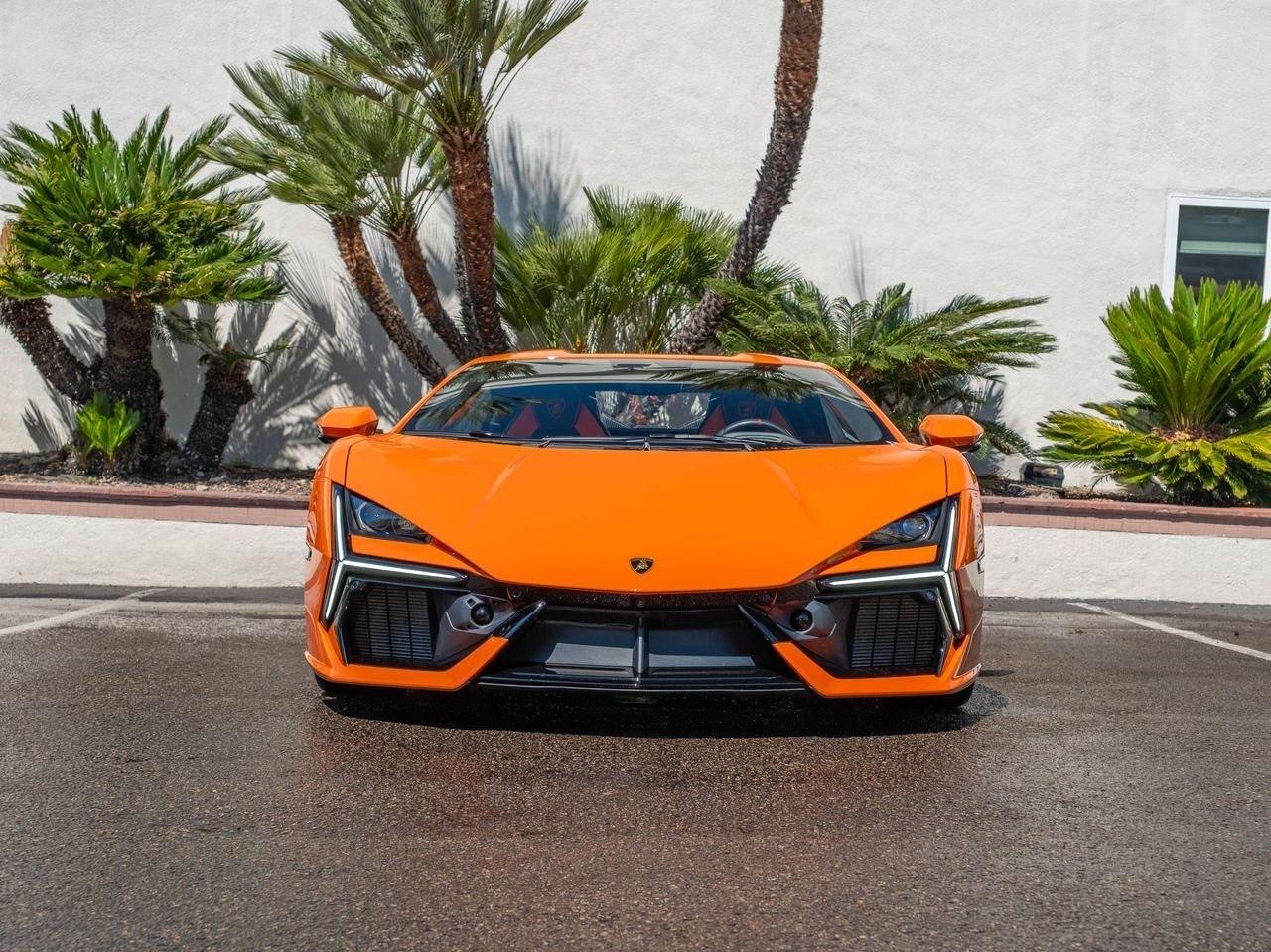 Lamborghini Revuelto orange, face avant