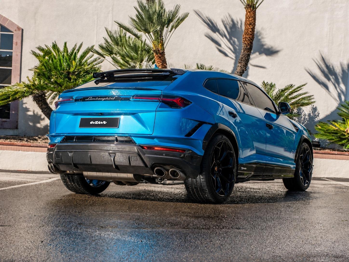 Lamborghini Urus bleue, vue arrière