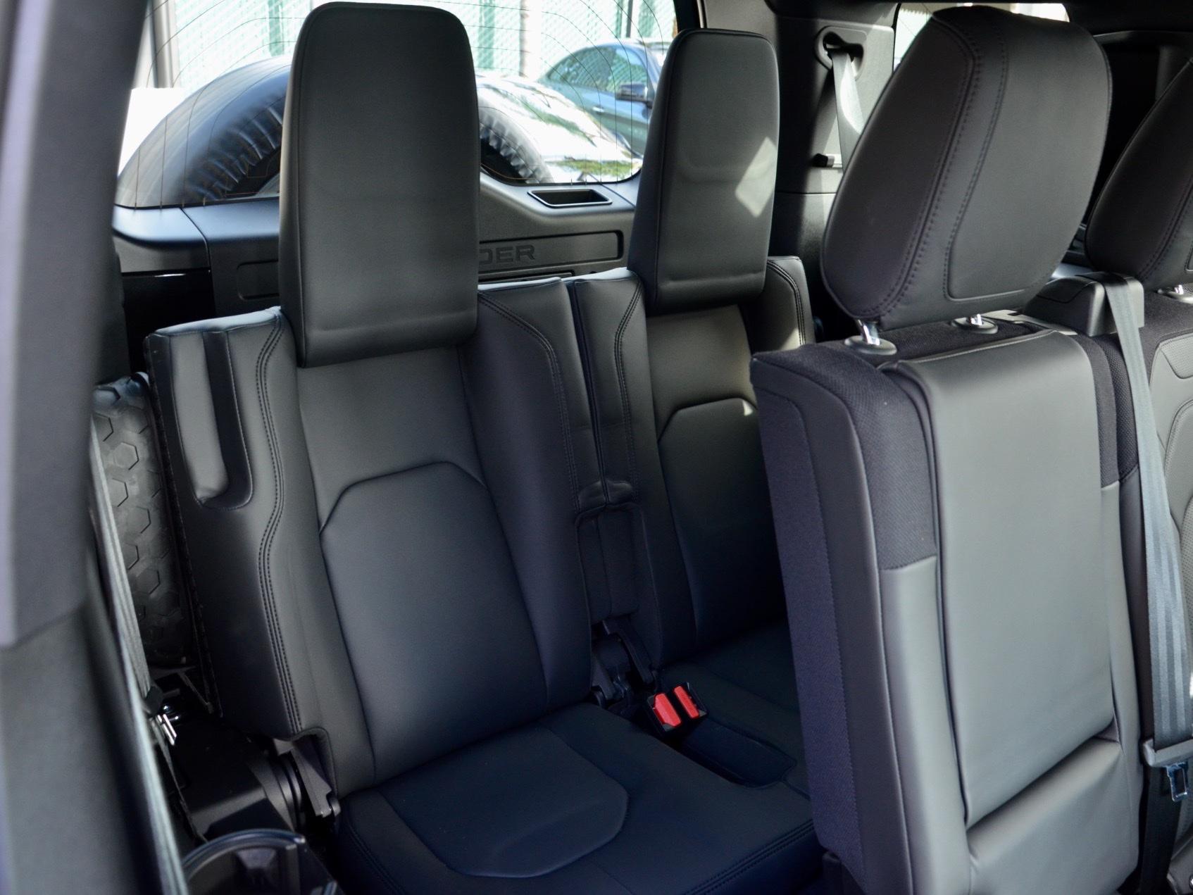 Land Rover Defender 110 — photo 6