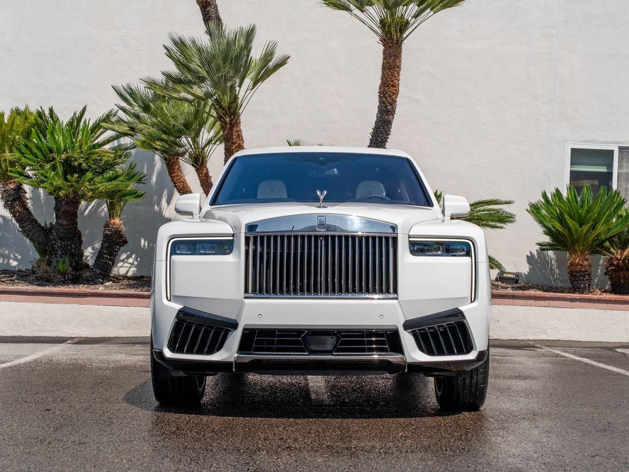 Rolls-Royce Cullinan Series II blanche, face avant calandre