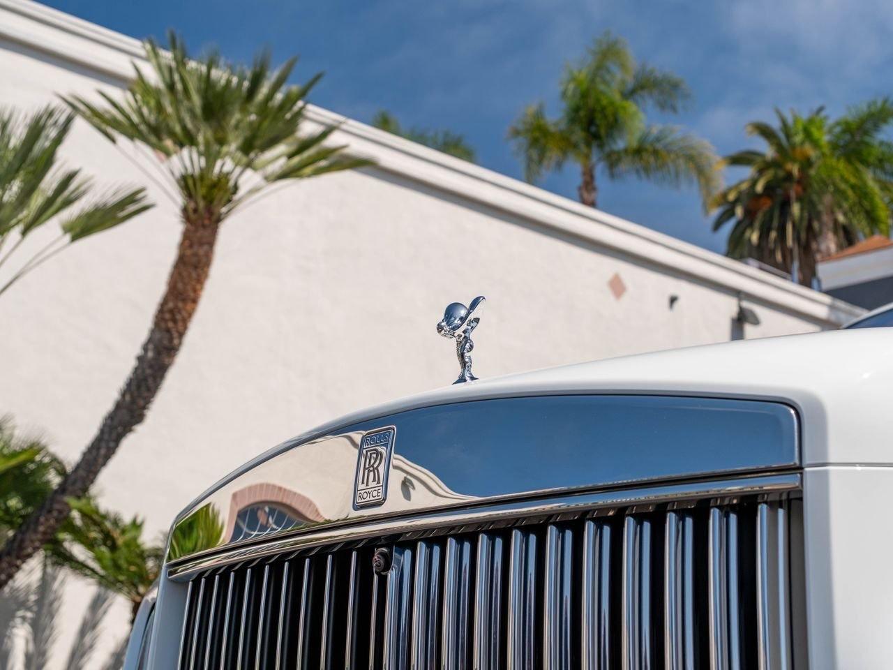 Rolls-Royce Cullinan Series II, détail capot et Spirit of Ecstasy