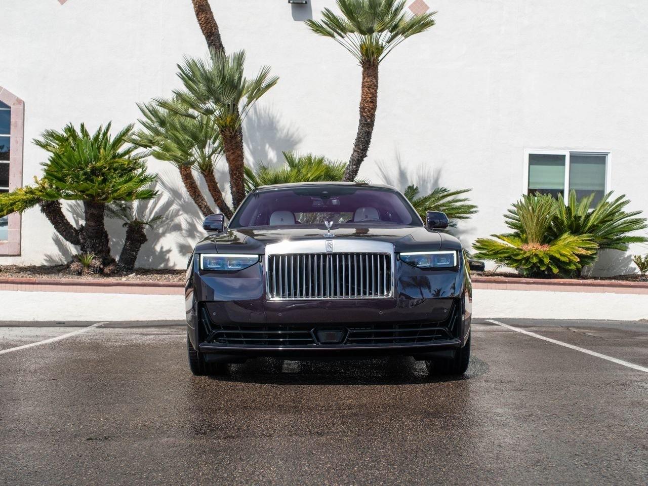 Rolls-Royce Ghost violette, face avant calandre