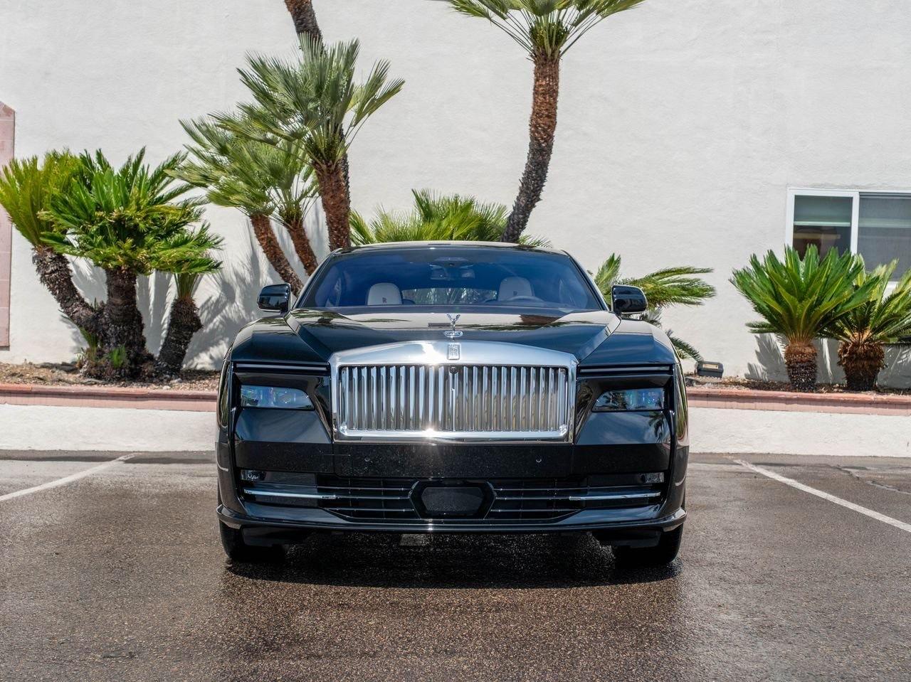 Rolls-Royce Spectre noire, face avant calandre