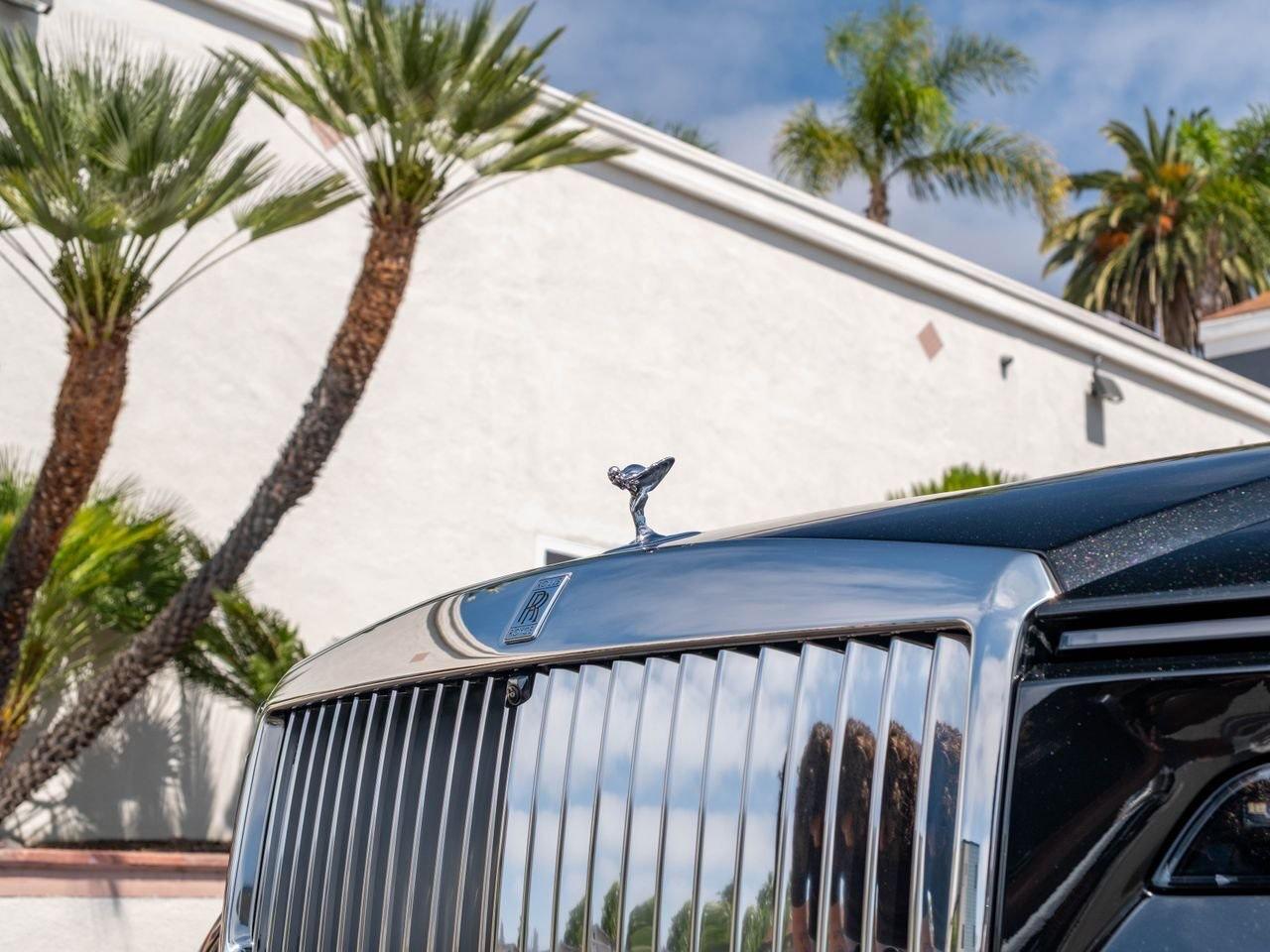 Rolls-Royce Spectre, détail capot et Spirit of Ecstasy