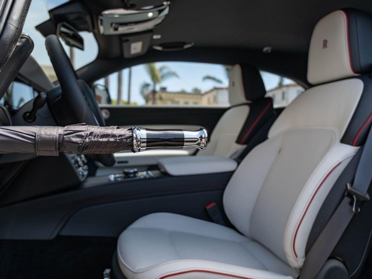 Rolls-Royce Spectre, parapluie intégré à la portière conducteur